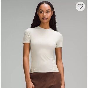 NWOT Lululemon Wundermost tee